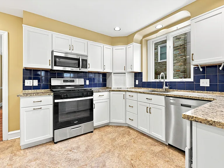 1356 Arbordale Rd — Photo 11