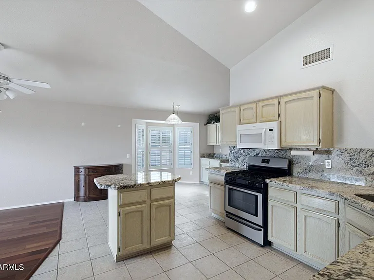 15251 W Verde Ln — Photo 7