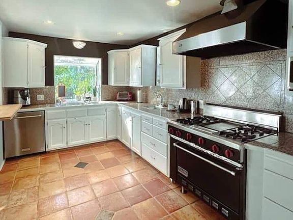 4th image of 21527 Encina Rd