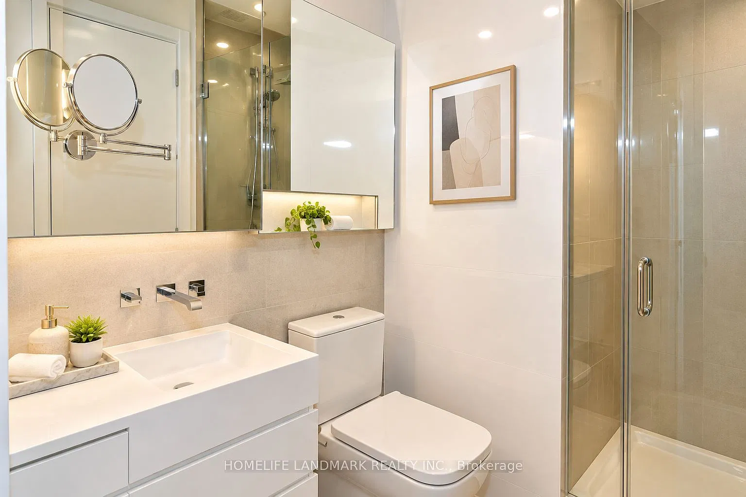 Chaz Yorkville Condo — Photo 4