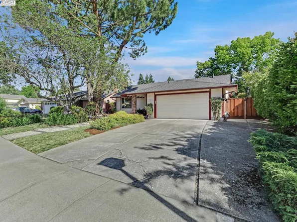 7217 Valley Trails Dr, Pleasanton, CA 94588