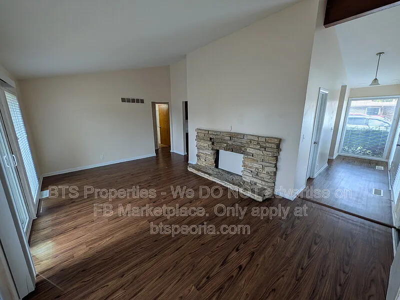 2 bed, 1.5 bath, 1200 sqft, $1,300 — Photo 2