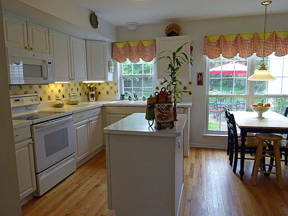 2nd image of 2225 Green Valley Ct