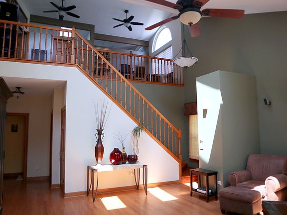 3rd image of 141 Willow Creek Ln