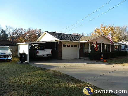 carport,garage,fen bk yard,boat stor, stor bld