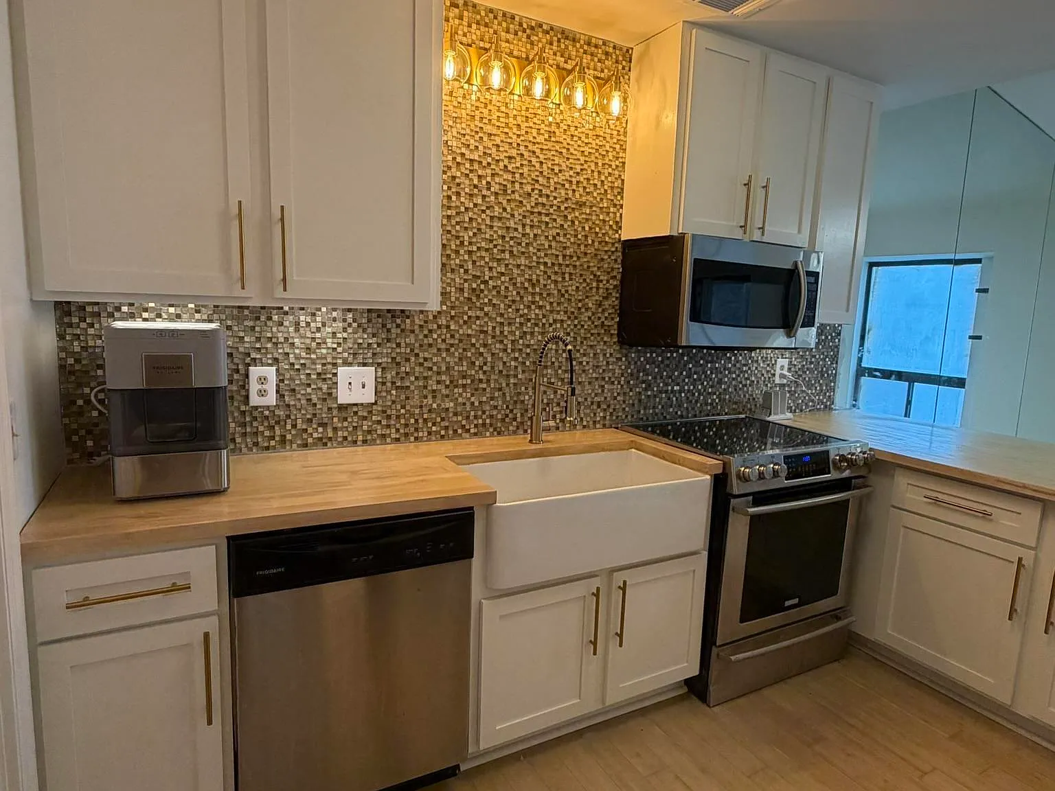 2 bed, 2.0 bath, $2,500 — Photo 3
