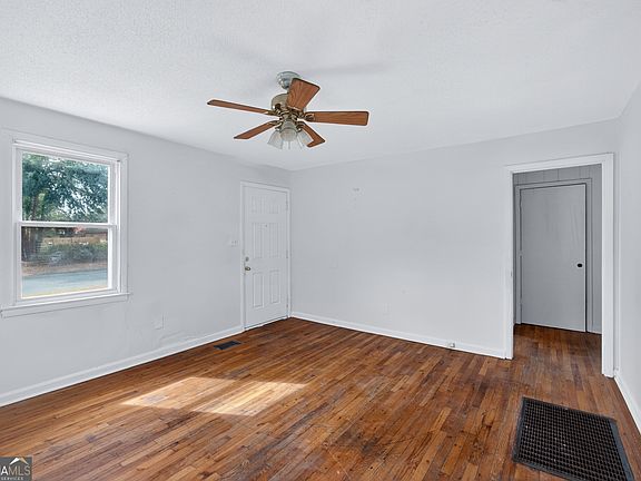 3rd image of 2308 New York Ave