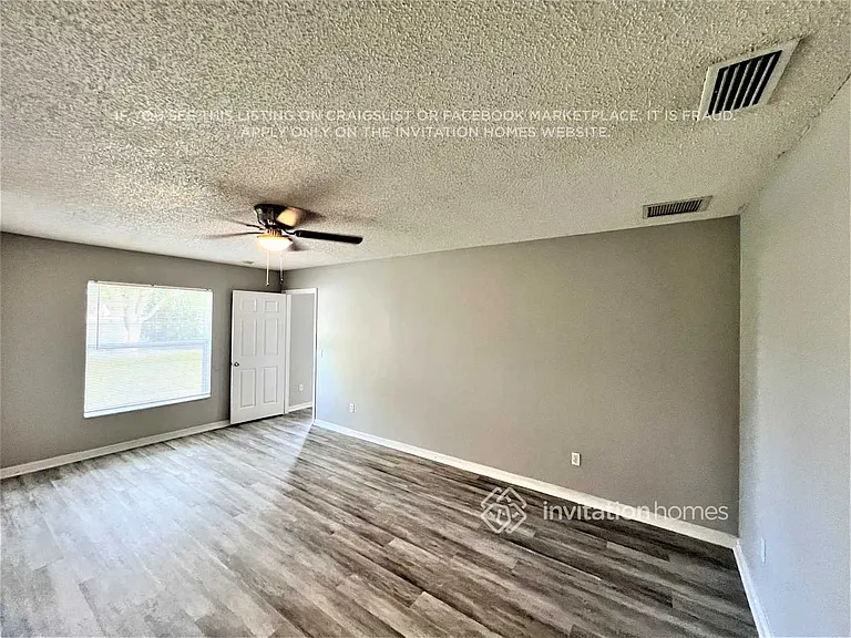 1949 SW Burlington St — Photo 8