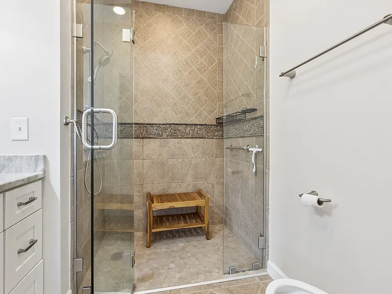 812 E Willow Point Pl — Photo 23