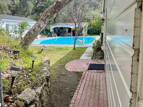 entrance to cottage from patio