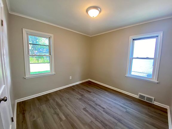 4th image of 24360 Parklawn St