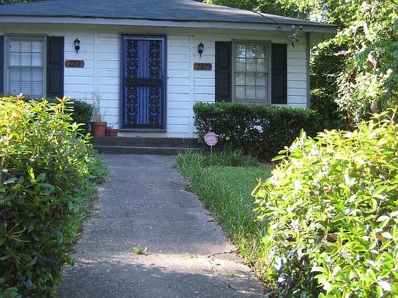 Duplex for rent is on the right