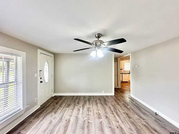 4th image of 219 Half St