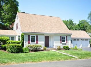 6 Hedwig Ct, West Hartford, CT 06107