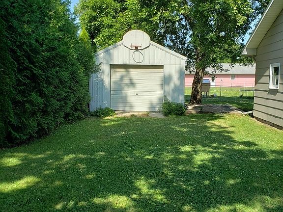 3rd image of 302 S Campbell St