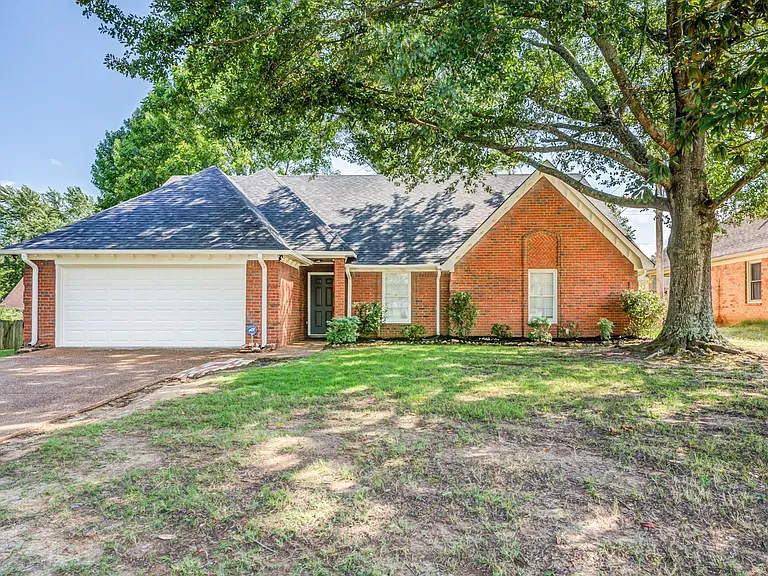 8483 Timber Creek Dr — Photo 1