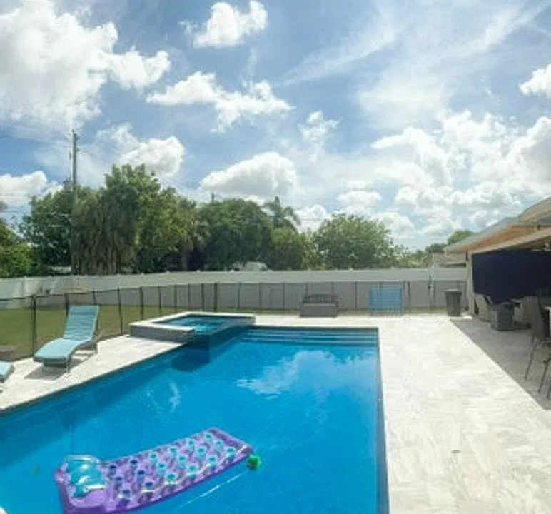 631 NW 39th St