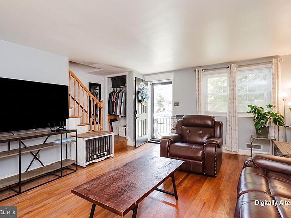 3rd image of 1363 Halstead Rd