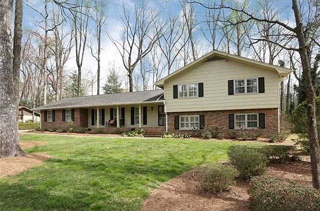 1st image of 2389 Riverglenn Ct
