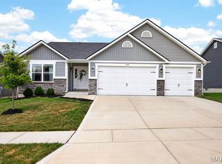 209 W Pine Creek Ct, Wentzville, MO 63385