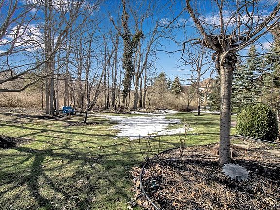 4th image of 38 Summer Hill Ct