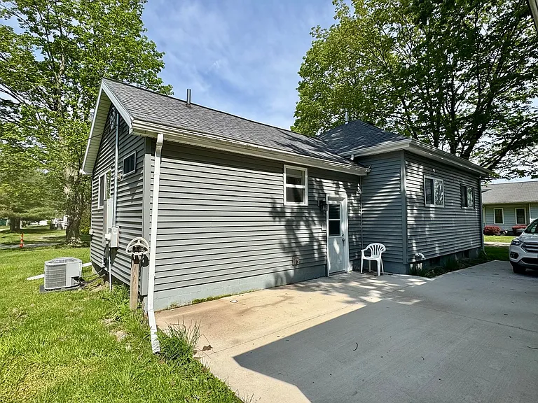 308 N Elm St — Photo 5