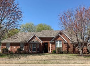 2243 N Hidden Creek Dr, Fayetteville, AR 72704