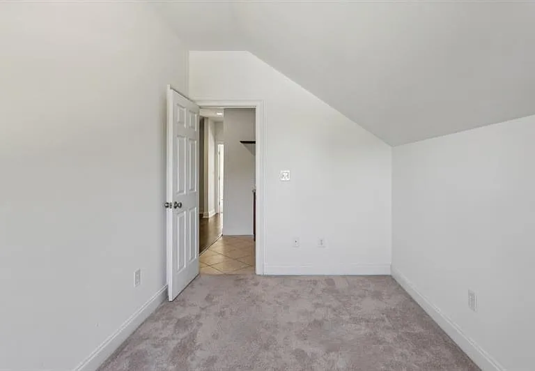 546 Highland Ave NE — Photo 32