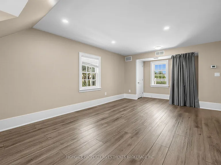 107 Kent St #UPPER — Photo 15