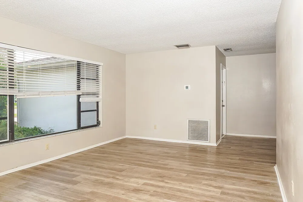 3 bed, 2.0 bath, 1740 sqft, $2,415 — Photo 3