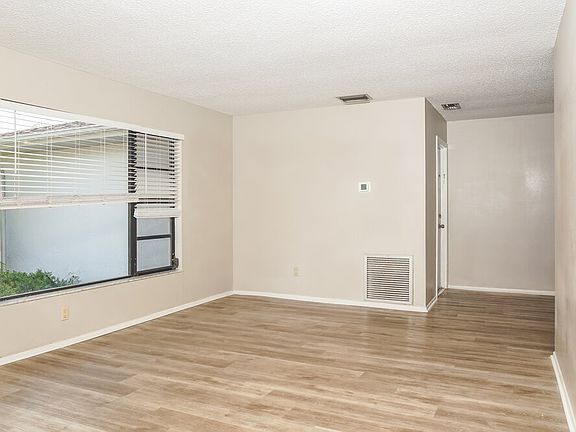 3rd image of 326 Montgomery Ave