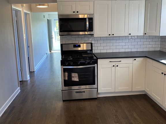 3rd image of 1323 W Cossitt Ave APT 2