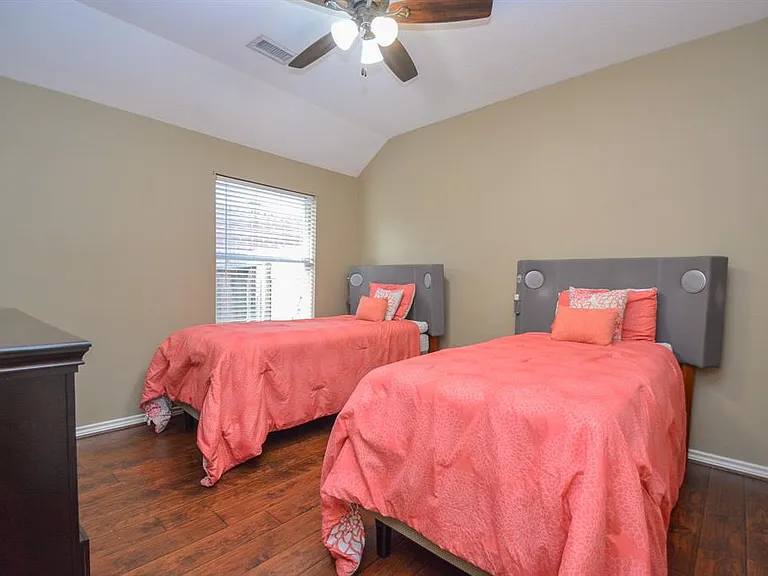 4914 Surrey Park Cir — Photo 28