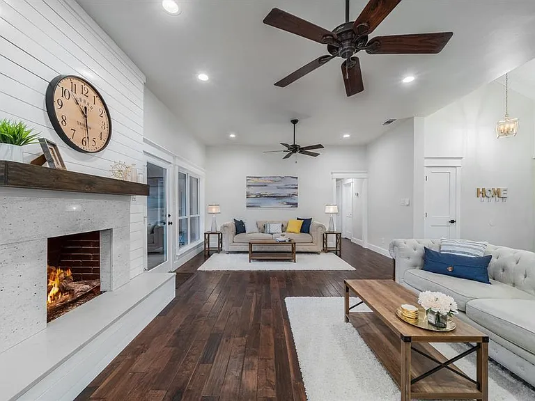 1601 Windsong Trl — Photo 14