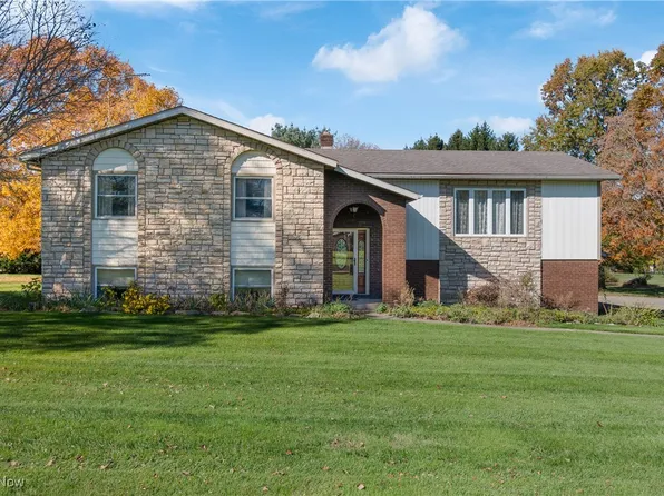 2660 Mayfair Cir, Akron, OH 44312