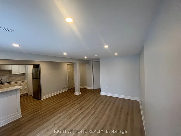 4203 Wheelwright Cres — Photo 9