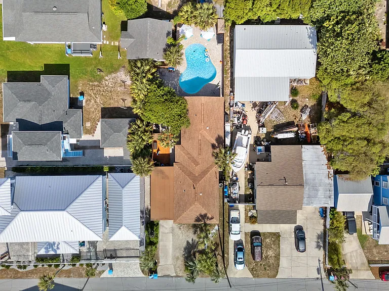 621 Albatross St — Photo 16