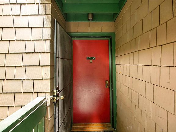 3rd image of 320 Soquel Ave Unit D2