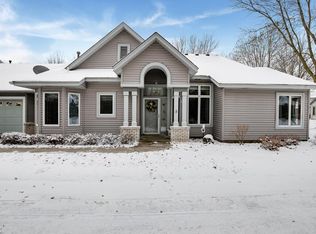 2568 Sumac Rdg, White Bear Lake, MN 55110