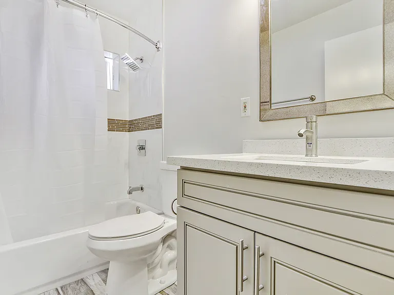 1428 Lyndon St #4 — Photo 6