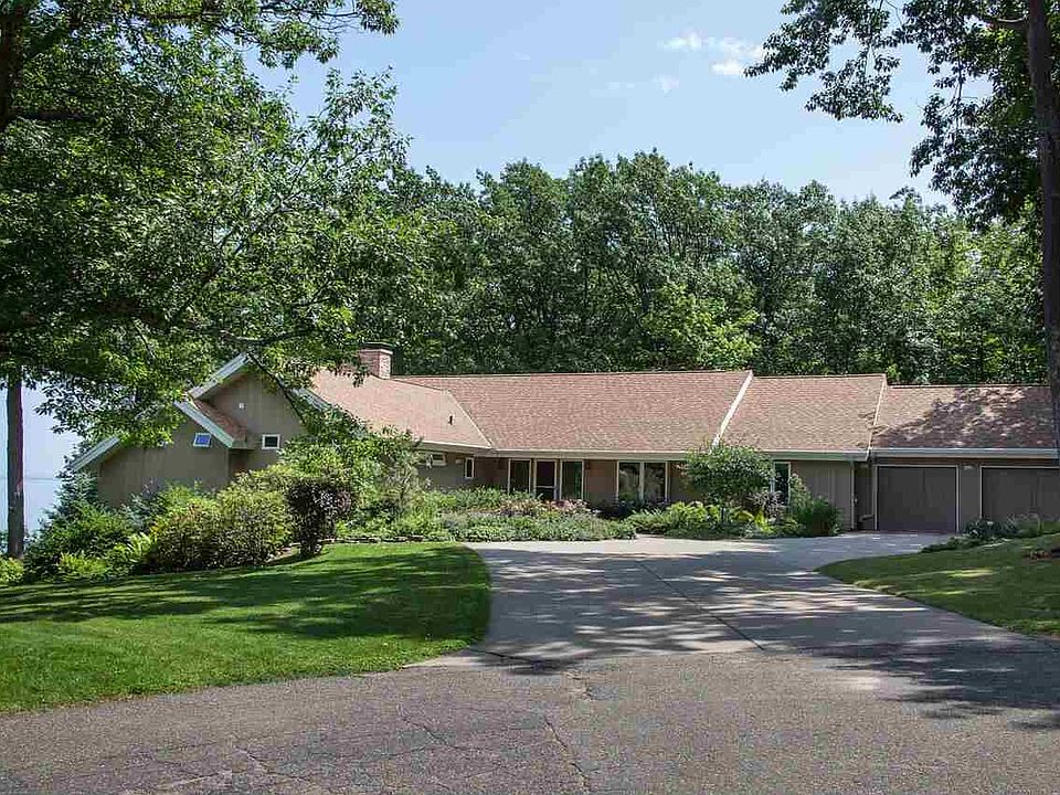 1st image of 29 Lakeview Dr