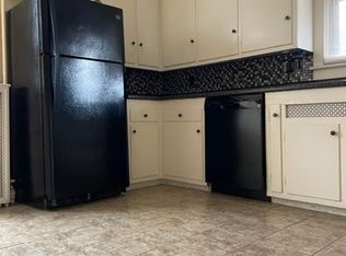 16 1st Ave APT 2, Kingston, PA 18704