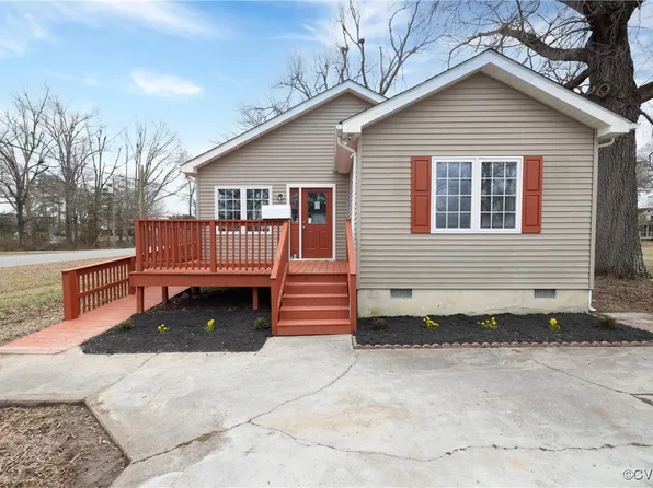 407 W 4th St, Blackstone, VA 23824