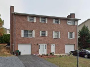 1472 Hollywell Ave, Chambersburg, PA 17201