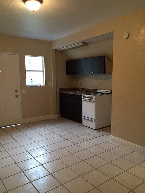 2nd image of 1402 College Park Ct