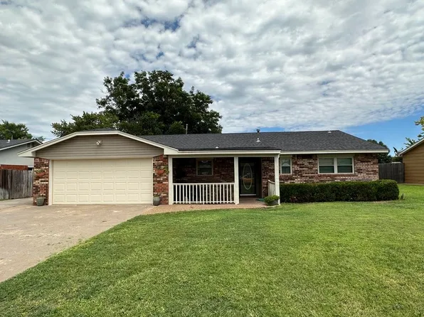 2518 3rd St, Woodward, OK 73801