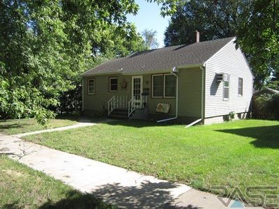 817 W Center St, Madison, SD, 57042