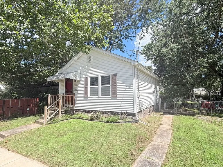 222 W Park St — Photo 2