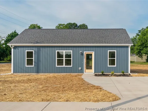 1022 E Harnett St, Dunn, NC 28334
