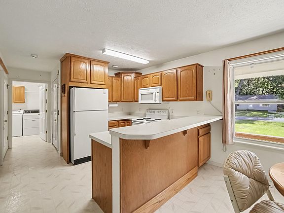 5th image of 1211 Woodcrest St